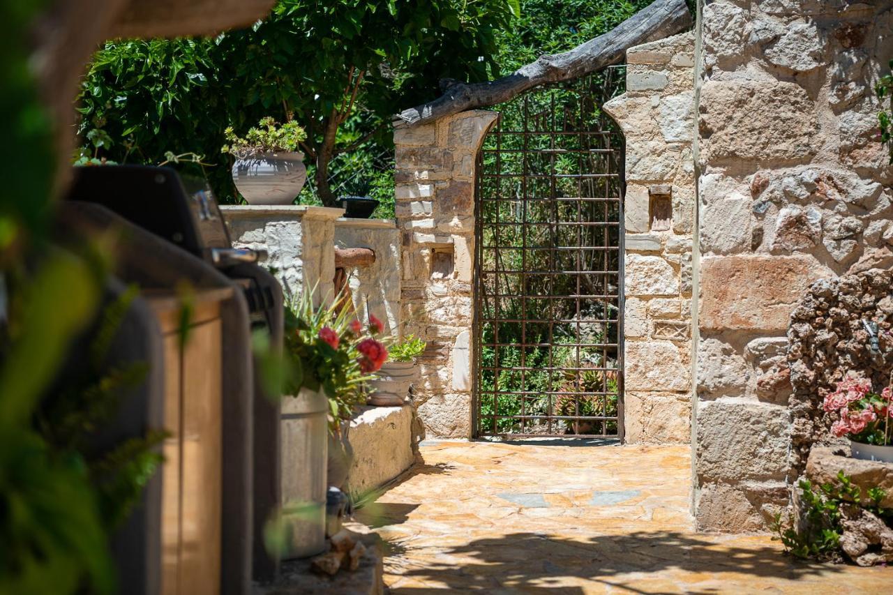 Verekinthos Villas - Pool, Hot Tub, Bbq, Kids Playground, Stunning Mountain Views Yerolákkos 외부 사진