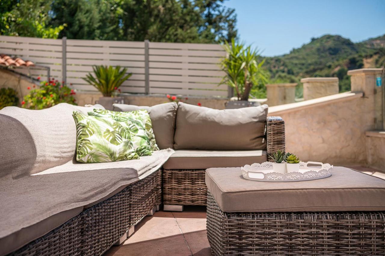 Verekinthos Villas - Pool, Hot Tub, Bbq, Kids Playground, Stunning Mountain Views Yerolákkos 외부 사진