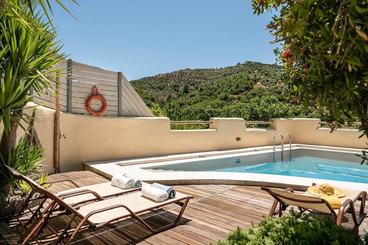 Verekinthos Villas - Pool, Hot Tub, Bbq, Kids Playground, Stunning Mountain Views Yerolákkos 외부 사진