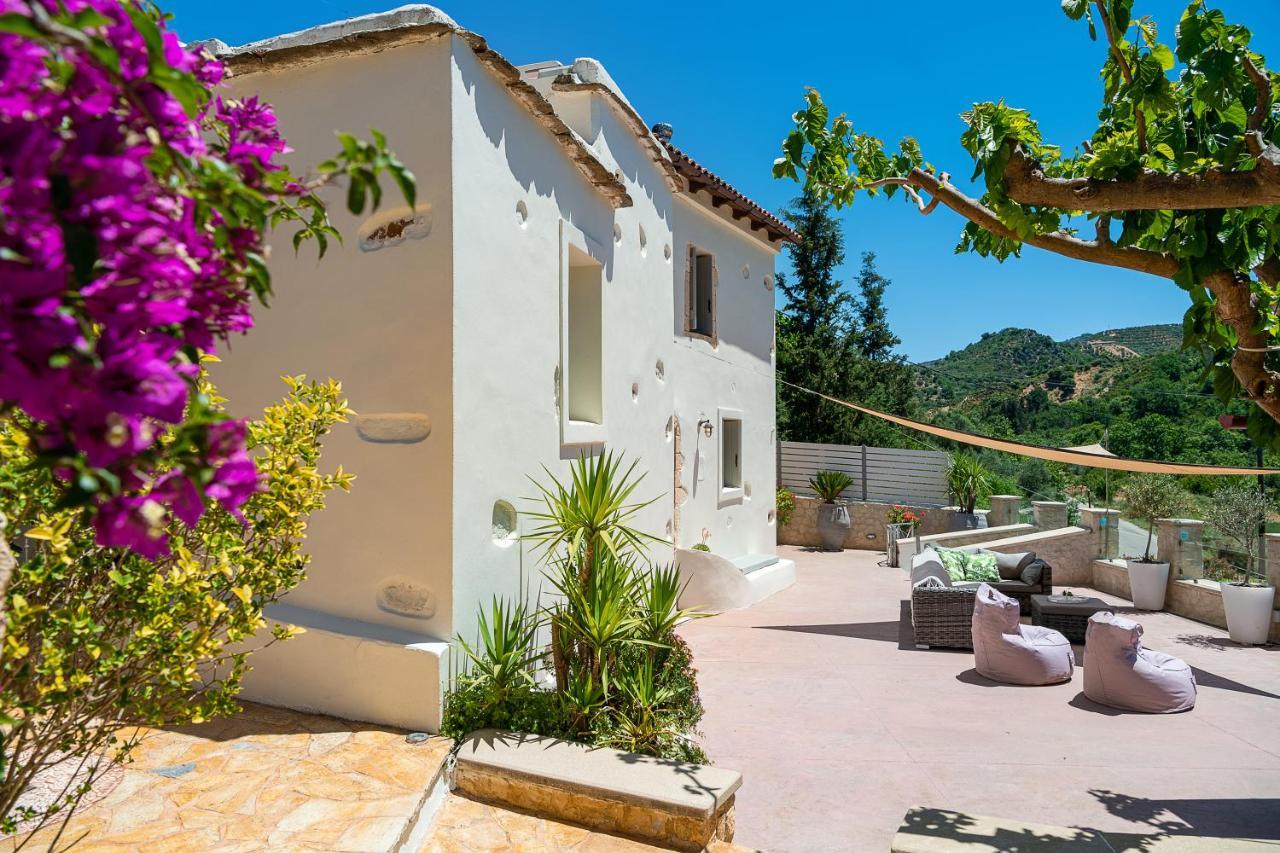 Verekinthos Villas - Pool, Hot Tub, Bbq, Kids Playground, Stunning Mountain Views Yerolákkos 외부 사진