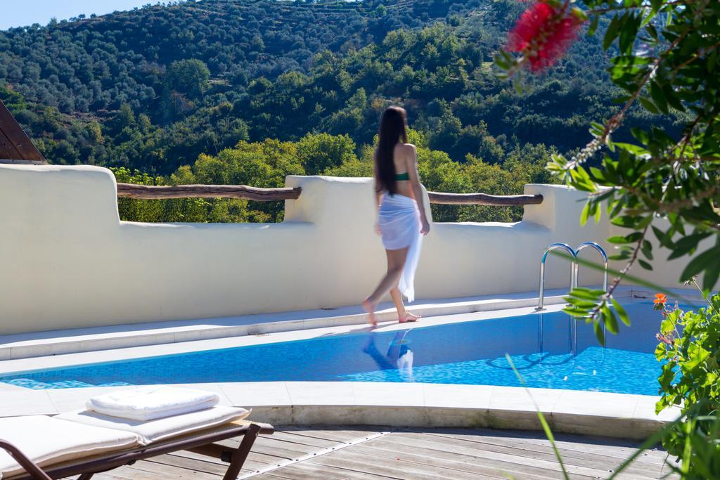 Verekinthos Villas - Pool, Hot Tub, Bbq, Kids Playground, Stunning Mountain Views Yerolákkos 외부 사진