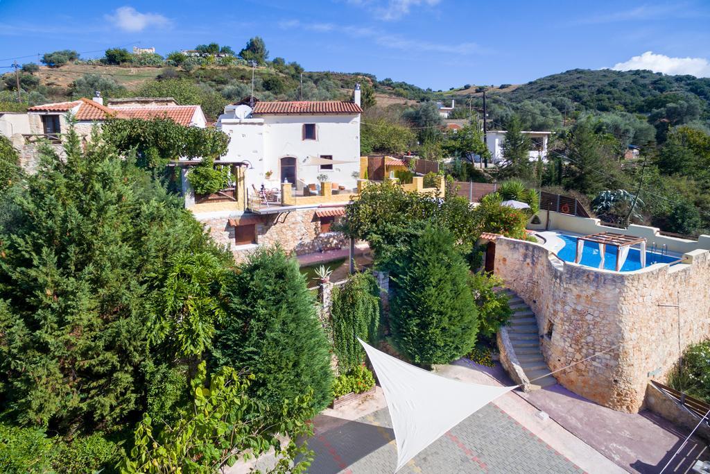 Verekinthos Villas - Pool, Hot Tub, Bbq, Kids Playground, Stunning Mountain Views Yerolákkos 외부 사진