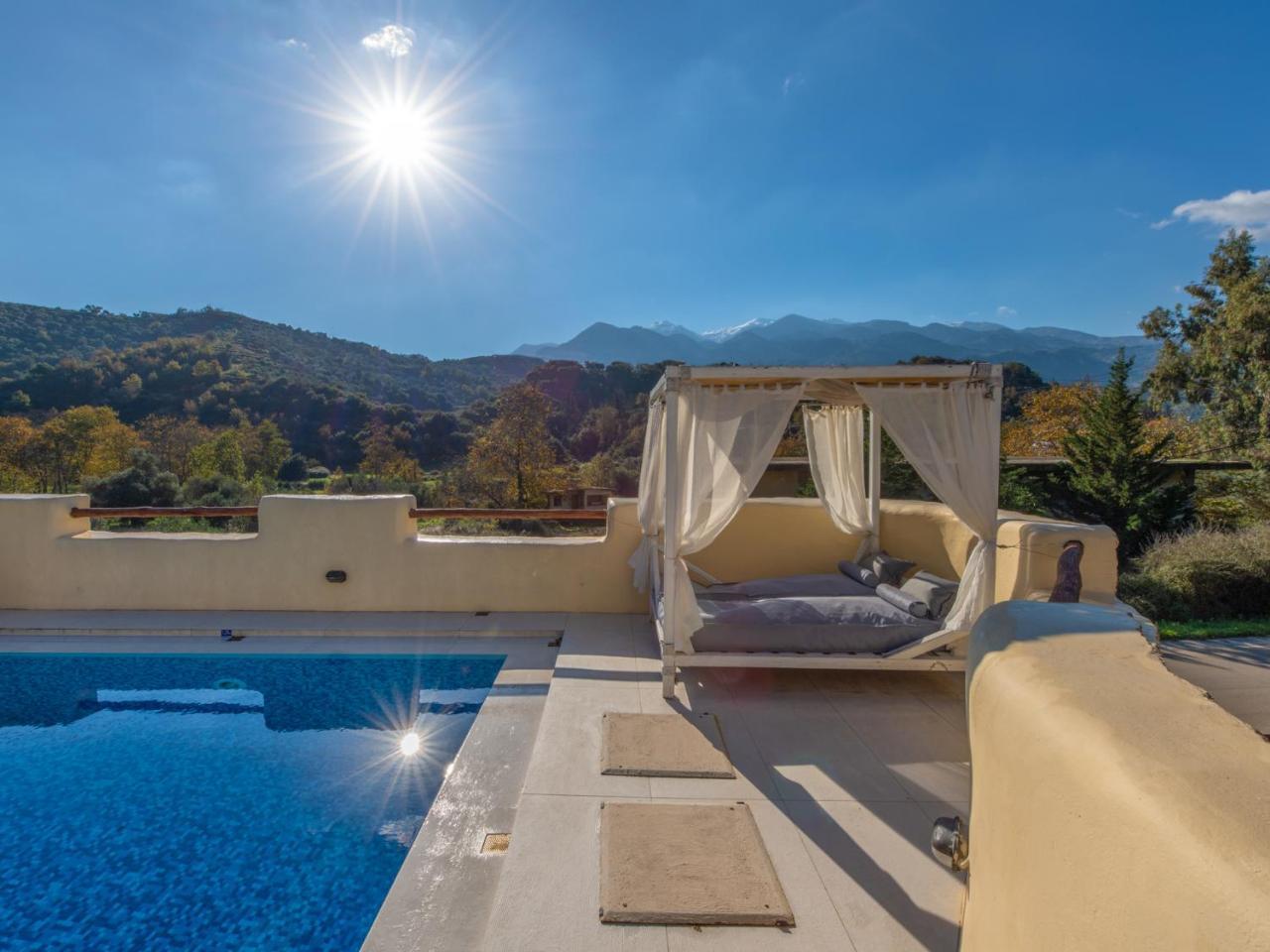 Verekinthos Villas - Pool, Hot Tub, Bbq, Kids Playground, Stunning Mountain Views Yerolákkos 외부 사진