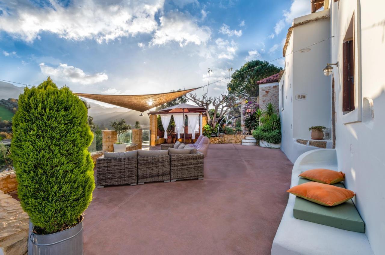 Verekinthos Villas - Pool, Hot Tub, Bbq, Kids Playground, Stunning Mountain Views Yerolákkos 외부 사진