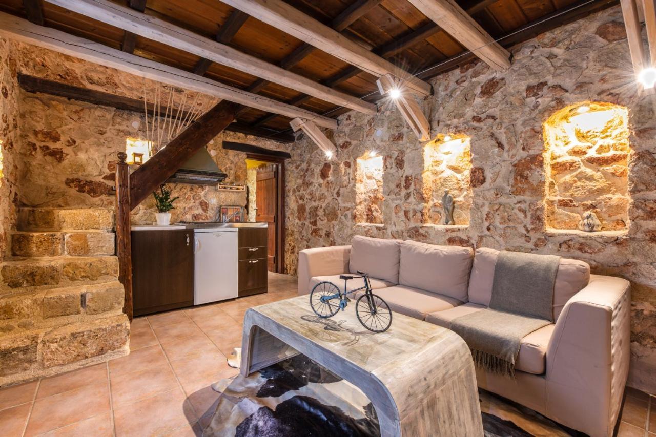 Verekinthos Villas - Pool, Hot Tub, Bbq, Kids Playground, Stunning Mountain Views Yerolákkos 외부 사진